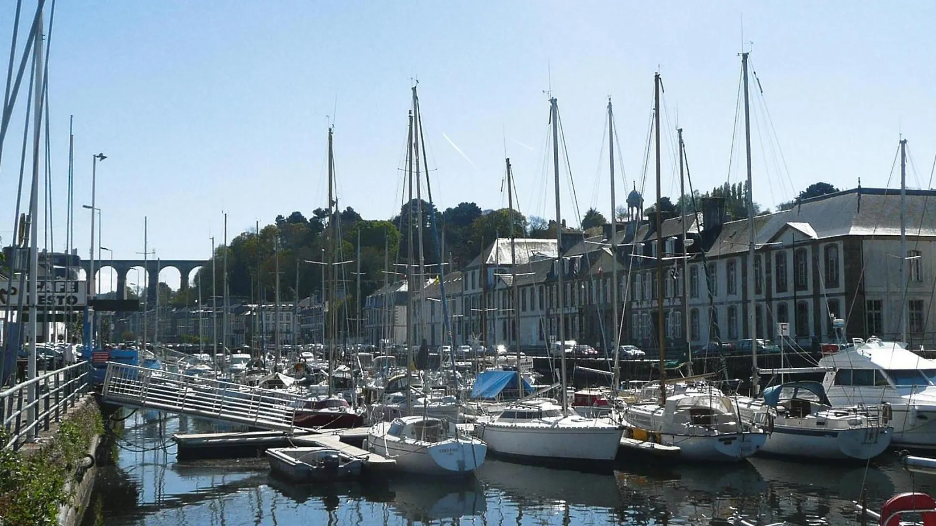 Holiday Home Plouégat-Guérand - BRE05042-F Francia